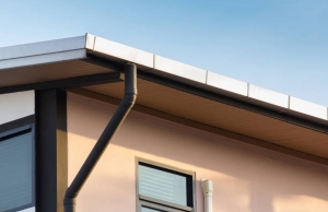 Seamless Rain Gutters vs. Traditional Gutters: Which Is Right for Your Home?