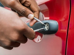 Car Lockouts in Los Angeles CA: Fast Solutions, Expert Locksmiths, and Prevention Tips