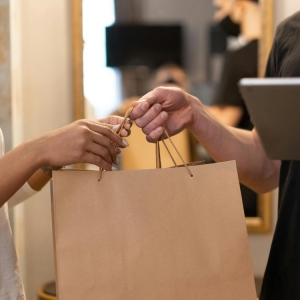 How Handles Are Attached to Paper Gift Bags: Techniques Explained