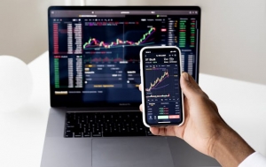 Trade Commodities Profitably Today – Expert Tips on Gold, Silver, Crude Oil & More