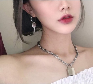 Vintage Key Charm Earrings – Whimsical Dangle Design with Meaning