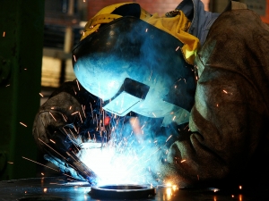 How to Select the Right Welding Machine on Rent for Your Project