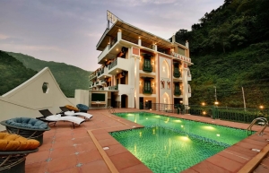 Best Hotels in Rishikesh for Family with Riverside Dining Experiences