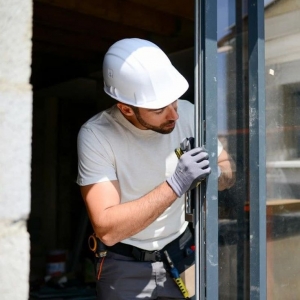 5 ways a Dallas glass repair company increases your home's value?