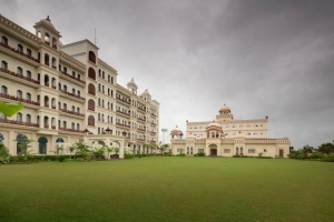 Monsoon Magic in Navsari: Lush Greens & Rainy Streets