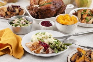 Top Benefits of Choosing Lunch Services for Offices and Families