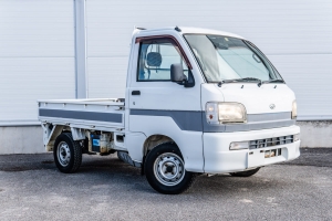 How Kei Trucks Like the Daihatsu Hijet Contribute to Lower Carbon Emissions