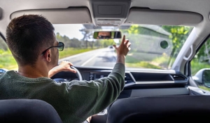 Auto Glass Tips for Tourists & New Residents Driving