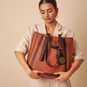 From Office to Evening: The Best Leather Tote, Crossbody & Clutch Bags