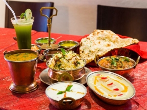 How to Pair Beverages with Indian Cuisine at an Indian Restaurant