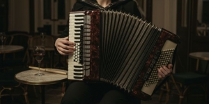 Paris Music Backing Tracks for Solo Guitar Practice