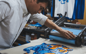Why Screen Printing in Dubai is the Best Choice for Custom Apparel