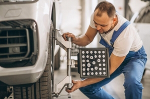 How To Perform Basic Safety Checks While Waiting For Truck Roadside Repair In Baltimore, MD