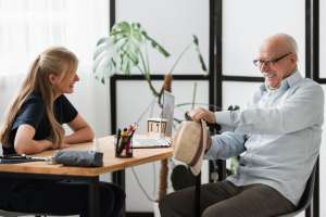 Top Tools That Help Aging Seniors Thrive