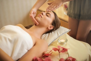The Best Gift for Couple Relaxation in Sharjah – Spa at Home Experience