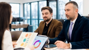 SaaS Fractional CFO Services: Simple Playbooks to Stretch Runway, Nail Pricing, and Win Investor Trust