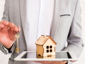 Finding the Right Real Estate Agents in Bolingbrook IL: Why Working With Realtor, Dora Wooden Can Transform Your Home Journey