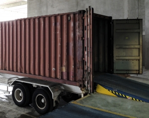 Choosing the Right Container Ramp for Your Logistics Operation