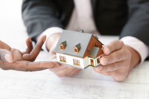 How to Legally Verify Who Owns A House Before Making an Offer