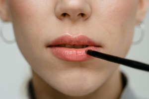 How to Make Lips Pink Naturally