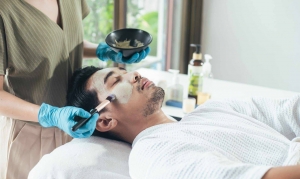 Can Men’s Facial in Dubai enhance skin texture?