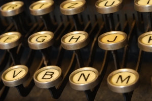 Vintage Typewriter Key Pendant – A Classic Touch of Retro Elegance