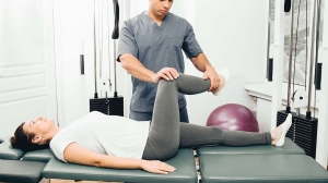 How a Physiotherapist Treats Sciatica and Disc Problems