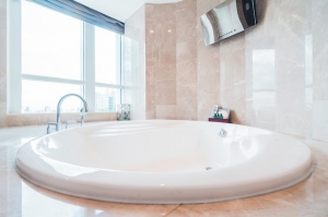 Choosing the Perfect Alcove Bathtub: Size, Style, and Comfort Tips