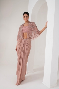 How to Choose the Perfect Diwali Outfit Based on Your Body Type