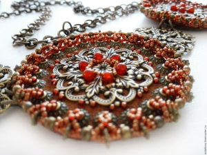 Brighten Your Style with Colorful Brooches Online – Explore Della’s Designs