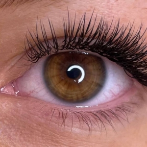 Save Time with Eyelash Extensions: No More Mascara!