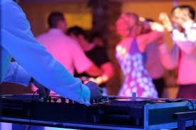 10 Top Reasons Couples Choose a DJ Over a Live Band for Weddings