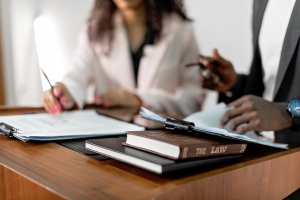 Common Real Estate Disputes and How Lawyers Resolve Them