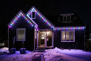 Guide to Putting Up Christmas Lights in Winnipeg