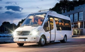 Why Minibus Rental Fits All Group Travel Needs