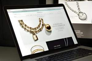 What Features Define the Best Online Jewelry Store