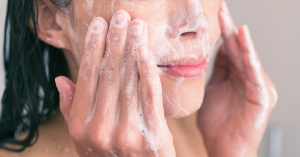 Best Facial Cleanser for Aging Skin: Essential Tips for Glowing and Youthful Skin.