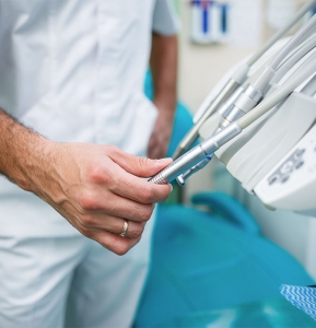 Implantati in starost: sem prestar za poseg?