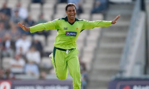 Shoaib Akhtar - The Rawalpindi Express: A Bowling Phenomenon