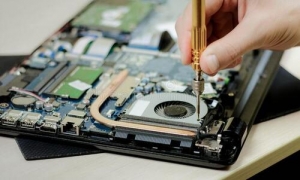 Why should you choose professional laptop screen repair instead of replacing the device