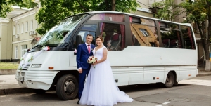 The Top Advantages Of Hiring A Wedding Shuttle Service