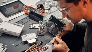 Best Service Center for iPhone Repair and Laptop Repair Service in Abu Dhabi 