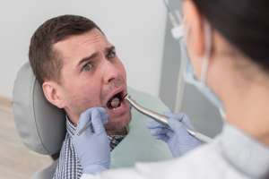 Cracked or Chipped Tooth? Here’s What a Dentist Can Do for You