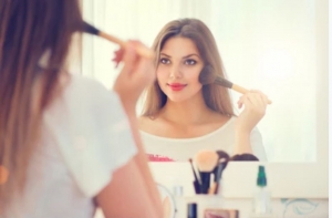 Makeup for Older Women: Top Tips to Enhance Your Natural Beauty