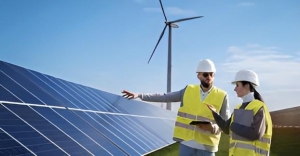 Which Factors Should Businesses Consider When Choosing a Commercial Solar Battery Storage Solution?