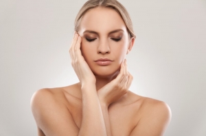 Signs You May Be a Good Candidate for a Mid-Facelift