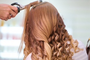5 Benefits of Getting Your Hair Professionally Done for the Holidays