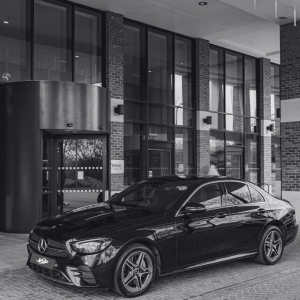Experience the Pinnacle of Comfort and Class with JAF Executive Travels – The Premier Luxury Car Service in London