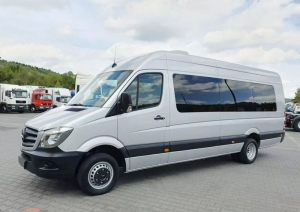 7 Must-Know Tips Before Booking a Minibus Rental