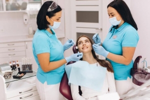 How a Cosmetic Dentist Can Transform Your Smile”